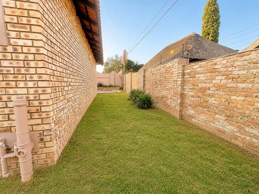 3 Bedroom Property for Sale in New Redruth Gauteng