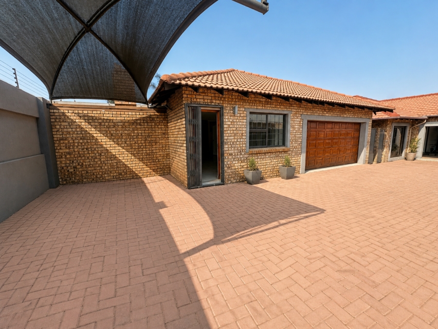 3 Bedroom Property for Sale in New Redruth Gauteng