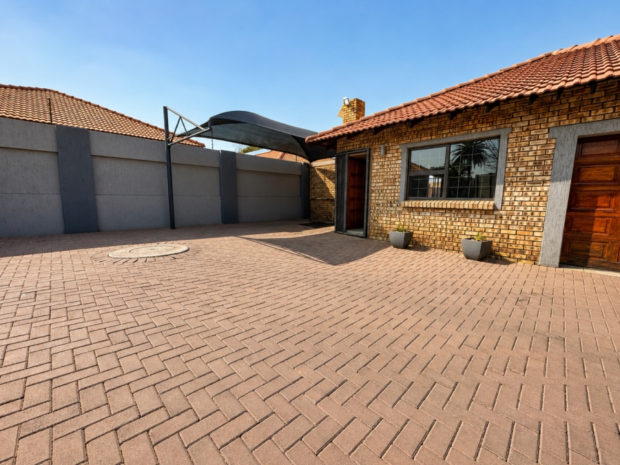 3 Bedroom Property for Sale in New Redruth Gauteng