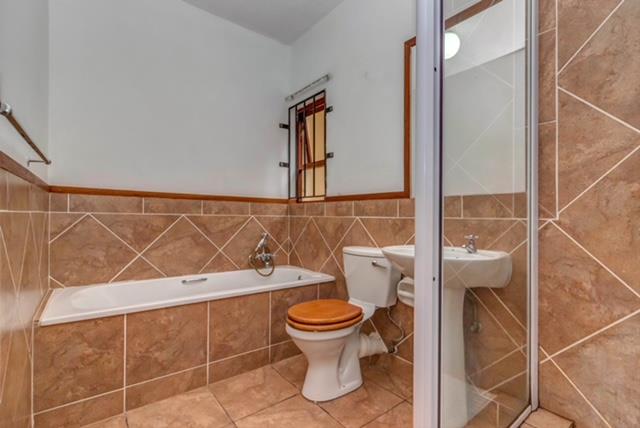 1 Bedroom Property for Sale in Lonehill Gauteng