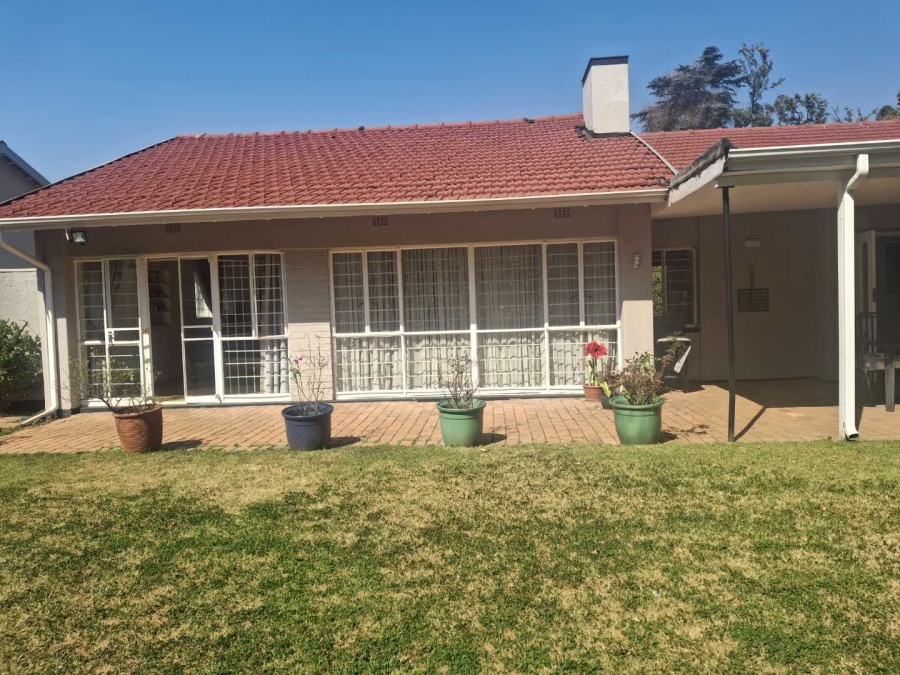 To Let 4 Bedroom Property for Rent in Illovo Gauteng