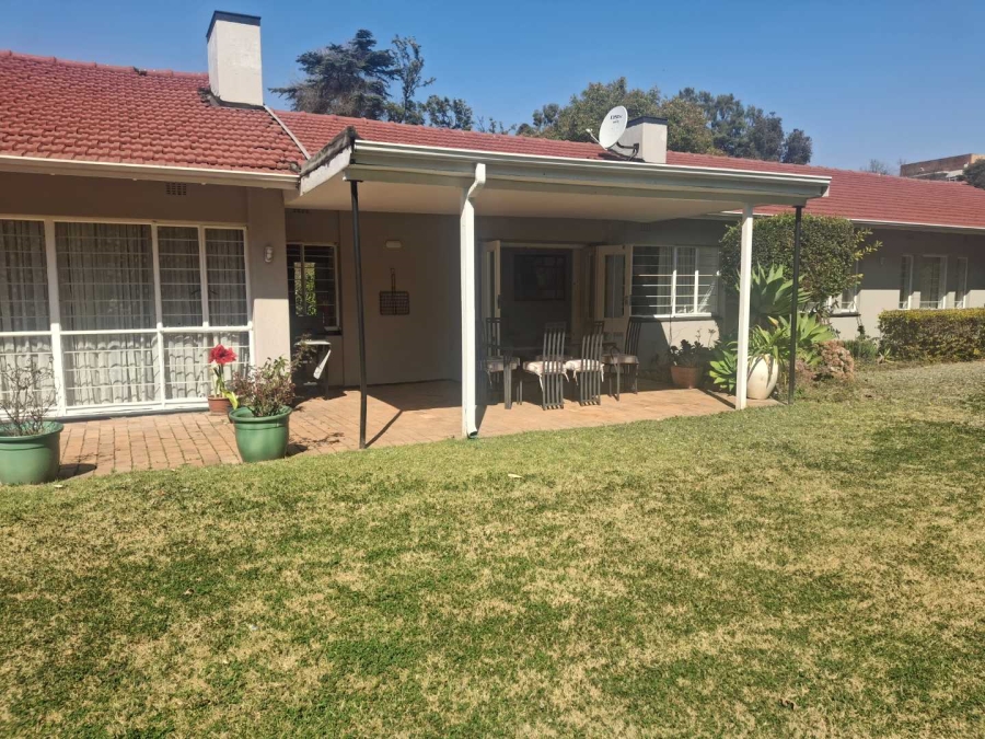 To Let 4 Bedroom Property for Rent in Illovo Gauteng