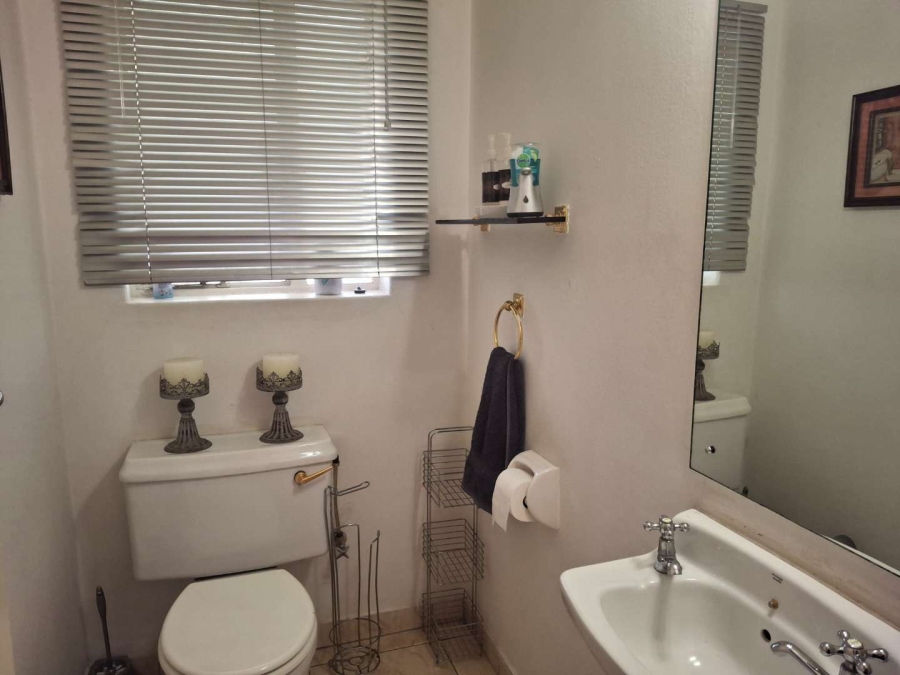 To Let 4 Bedroom Property for Rent in Illovo Gauteng