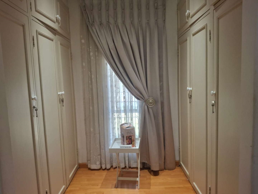 To Let 4 Bedroom Property for Rent in Illovo Gauteng