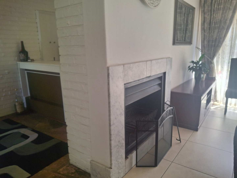 To Let 4 Bedroom Property for Rent in Illovo Gauteng