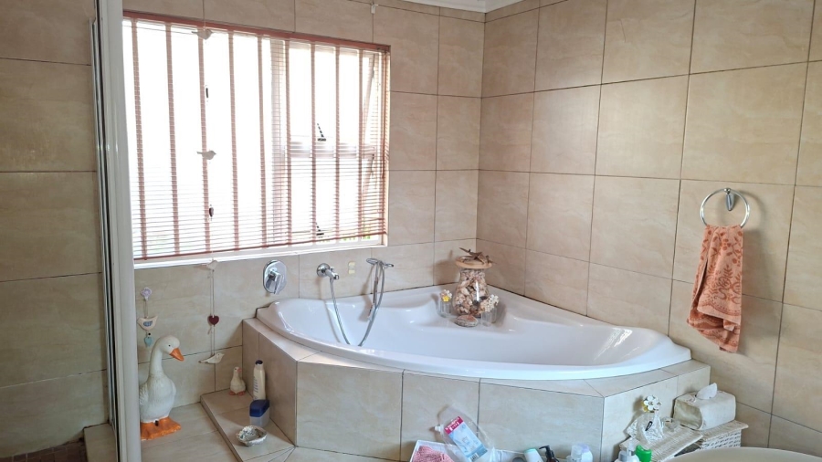 5 Bedroom Property for Sale in Sydenham Gauteng