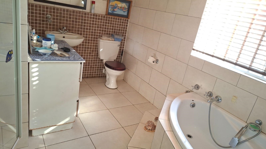 5 Bedroom Property for Sale in Sydenham Gauteng