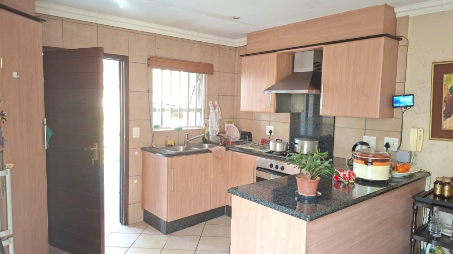 5 Bedroom Property for Sale in Sydenham Gauteng