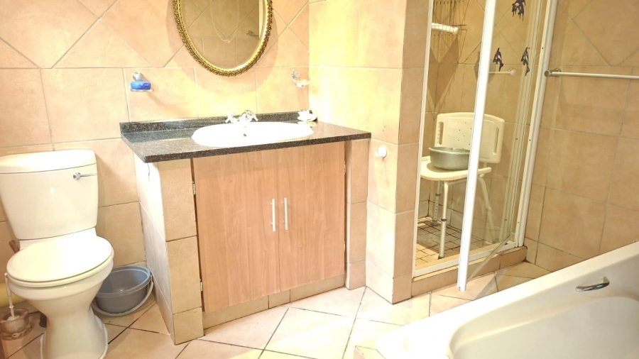 5 Bedroom Property for Sale in Sydenham Gauteng