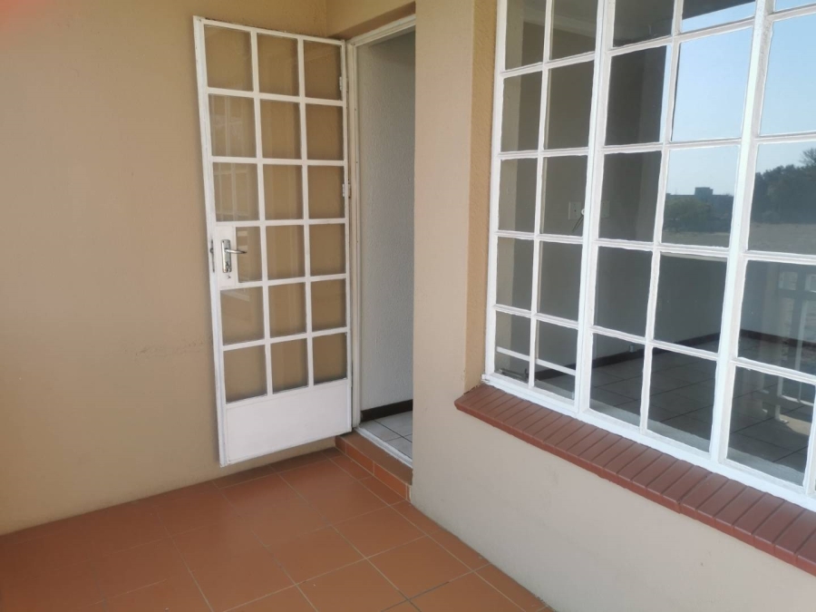1 Bedroom Property for Sale in Elardus Park Gauteng