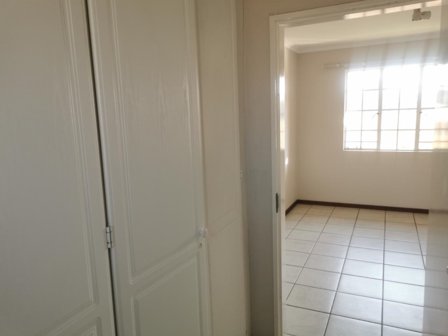 1 Bedroom Property for Sale in Elardus Park Gauteng