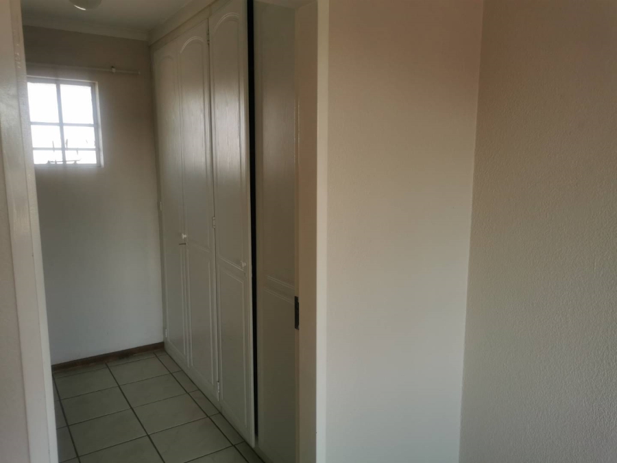1 Bedroom Property for Sale in Elardus Park Gauteng