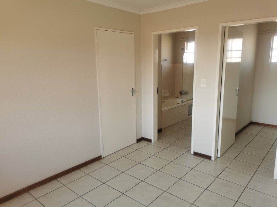 1 Bedroom Property for Sale in Elardus Park Gauteng