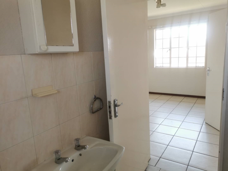 1 Bedroom Property for Sale in Elardus Park Gauteng