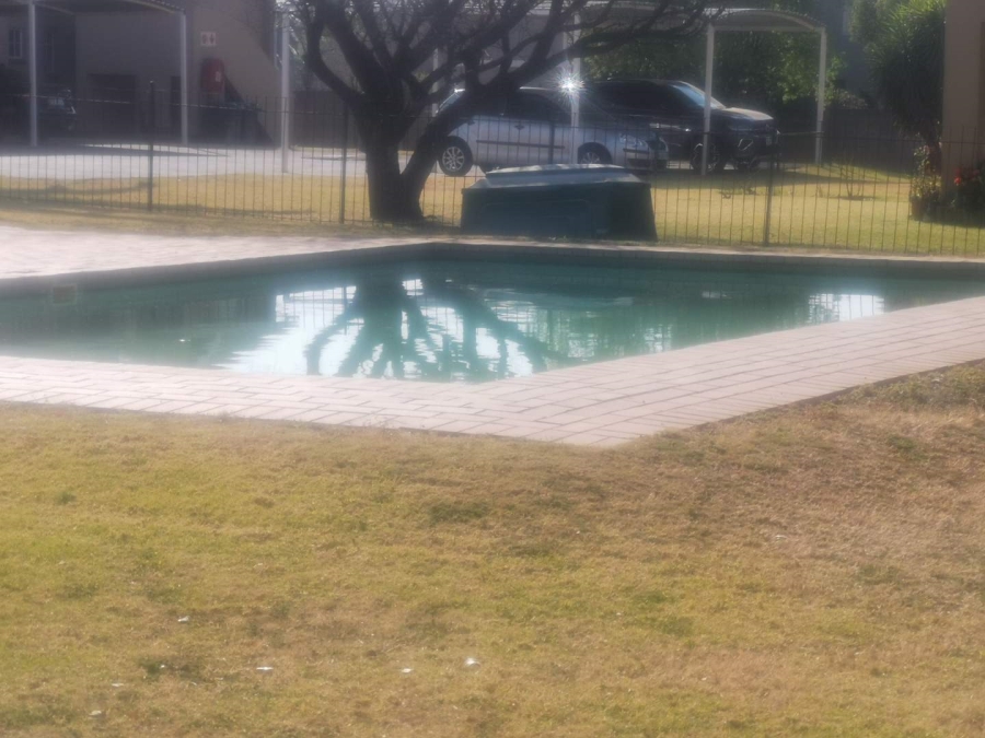 1 Bedroom Property for Sale in Elardus Park Gauteng