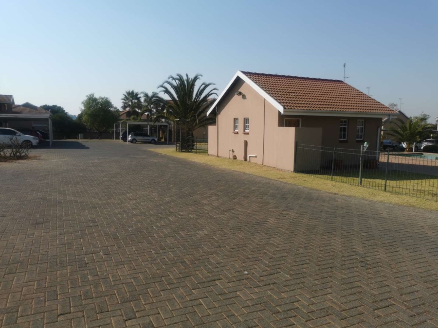 1 Bedroom Property for Sale in Elardus Park Gauteng