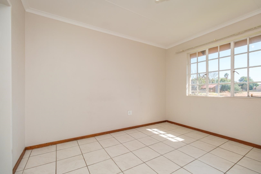 1 Bedroom Property for Sale in Elardus Park Gauteng