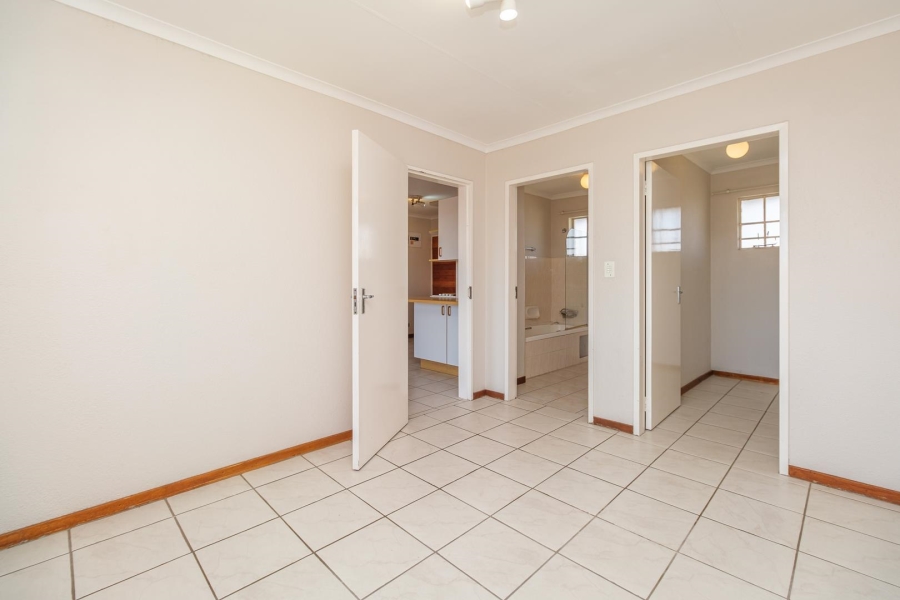 1 Bedroom Property for Sale in Elardus Park Gauteng