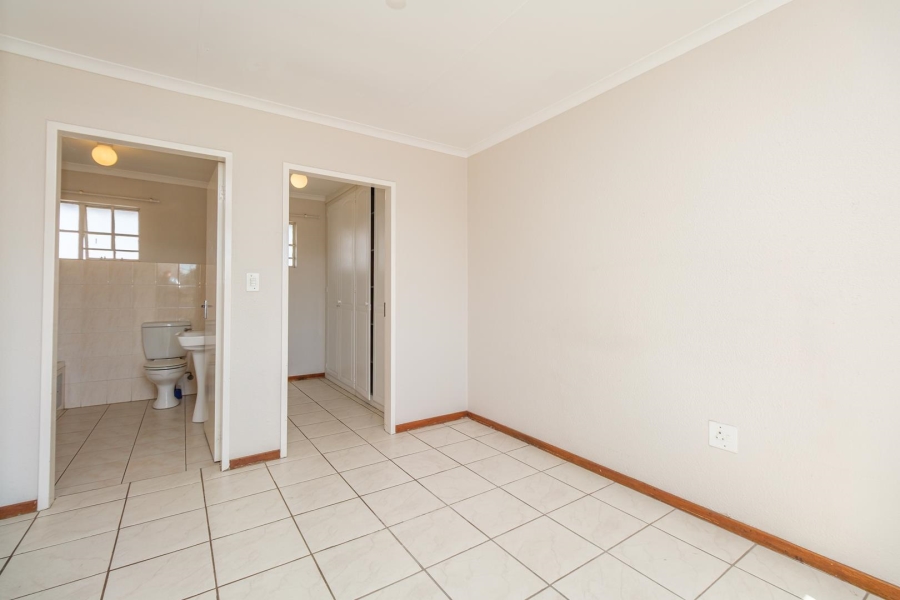 1 Bedroom Property for Sale in Elardus Park Gauteng