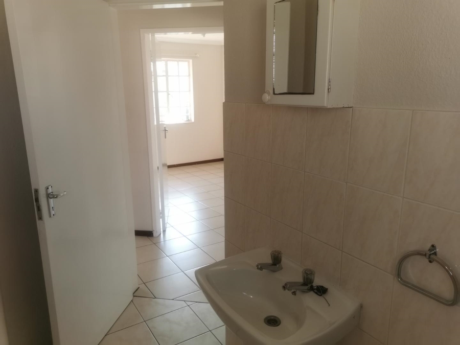 2 Bedroom Property for Sale in Elardus Park Gauteng