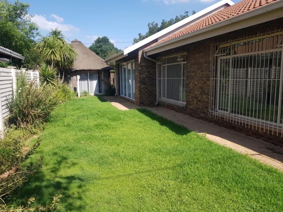 To Let 2 Bedroom Property for Rent in Risiville Gauteng