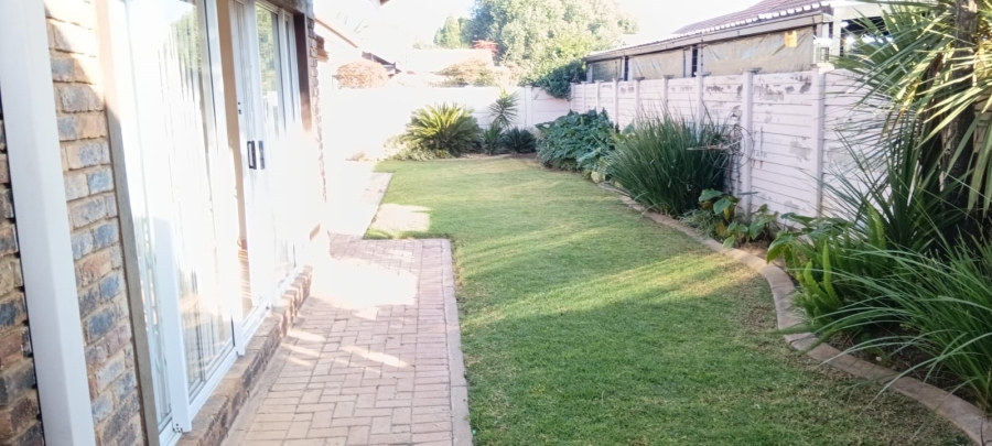 To Let 2 Bedroom Property for Rent in Risiville Gauteng