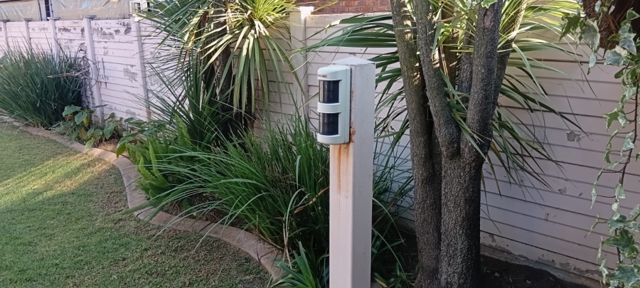 To Let 2 Bedroom Property for Rent in Risiville Gauteng