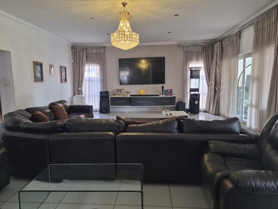 5 Bedroom Property for Sale in Parkhaven Gauteng