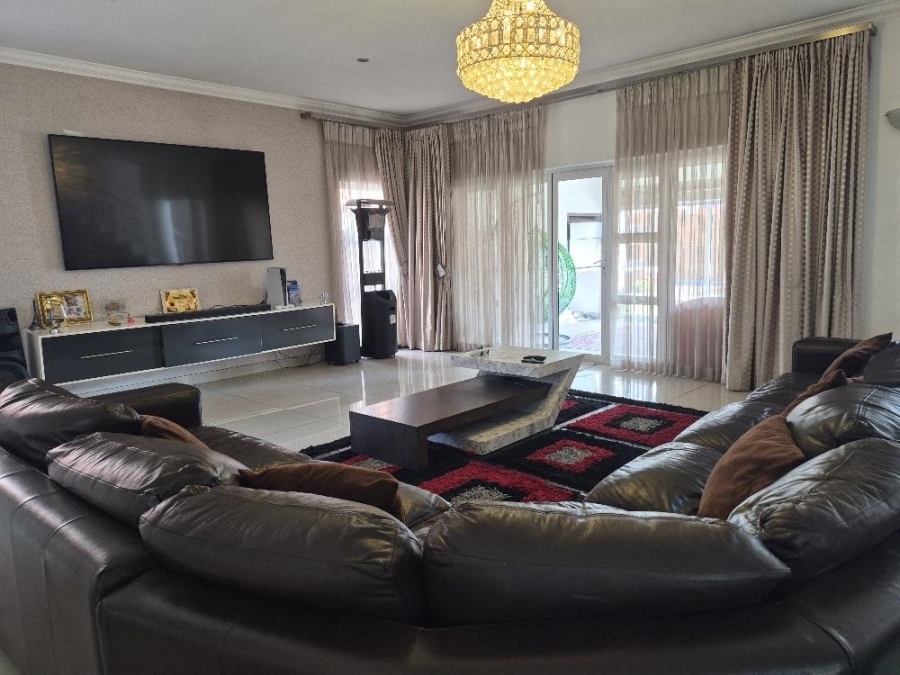 5 Bedroom Property for Sale in Parkhaven Gauteng