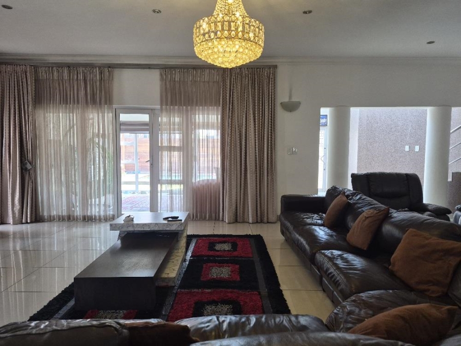 5 Bedroom Property for Sale in Parkhaven Gauteng
