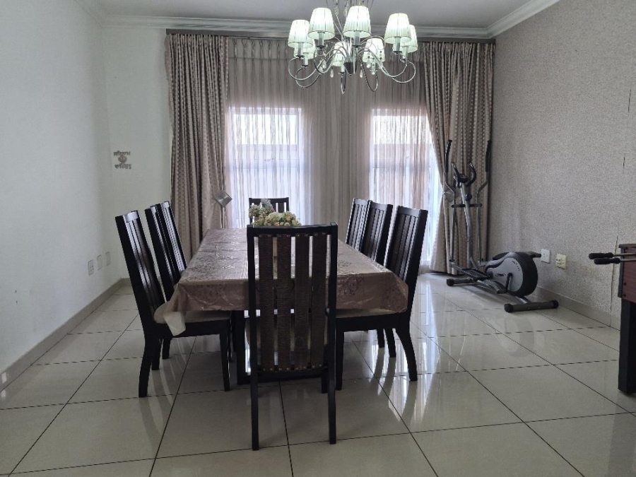 5 Bedroom Property for Sale in Parkhaven Gauteng