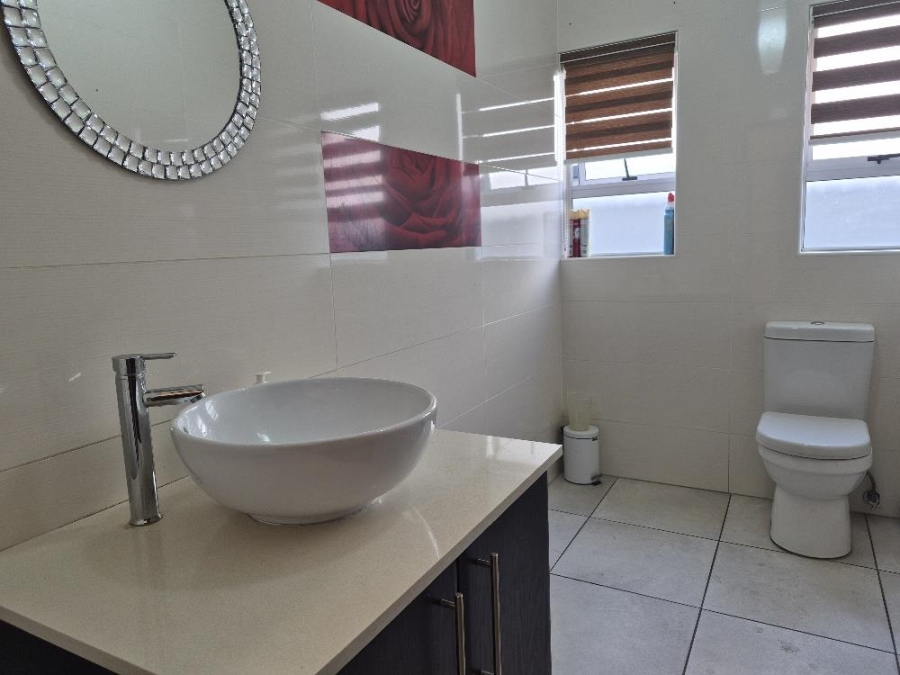 5 Bedroom Property for Sale in Parkhaven Gauteng