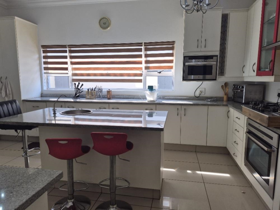 5 Bedroom Property for Sale in Parkhaven Gauteng