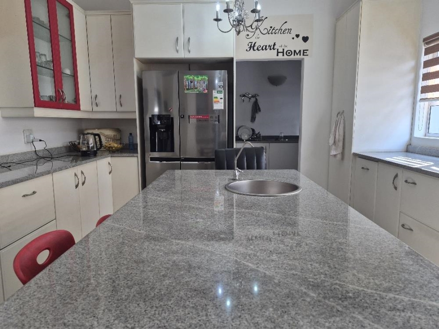 5 Bedroom Property for Sale in Parkhaven Gauteng