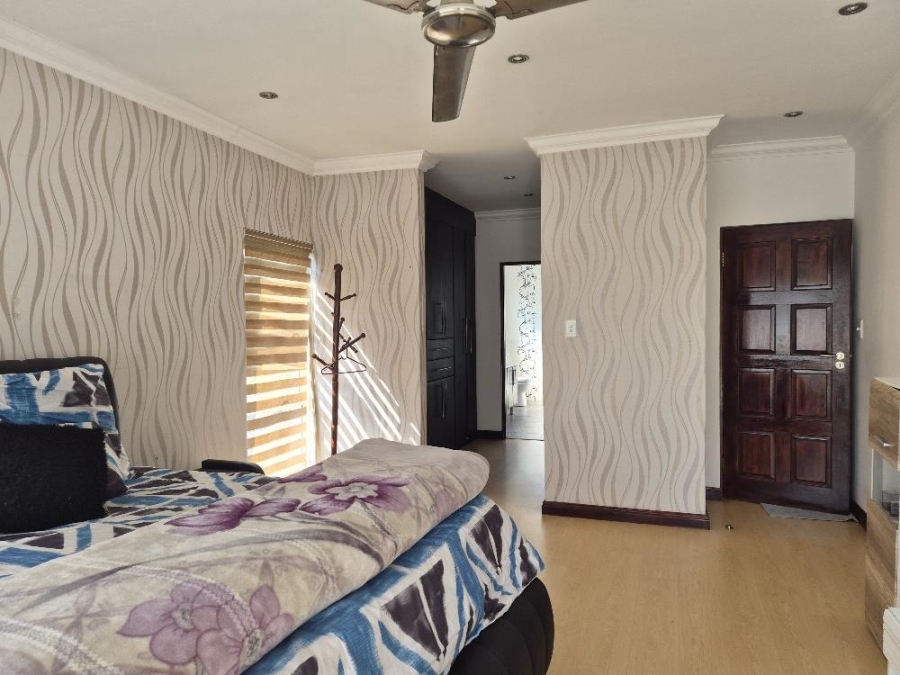 5 Bedroom Property for Sale in Parkhaven Gauteng