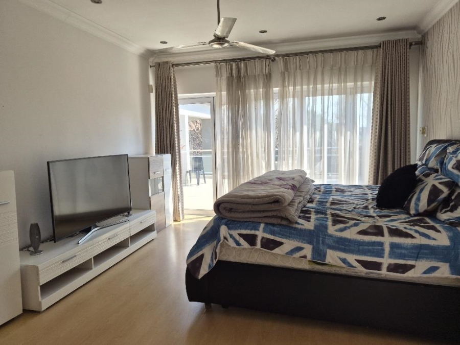 5 Bedroom Property for Sale in Parkhaven Gauteng