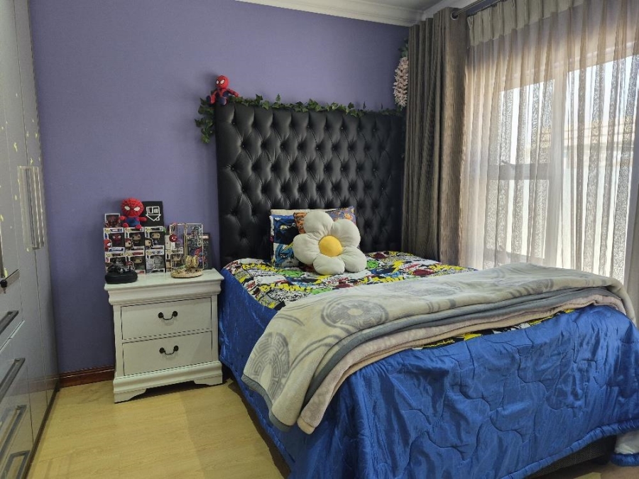 5 Bedroom Property for Sale in Parkhaven Gauteng
