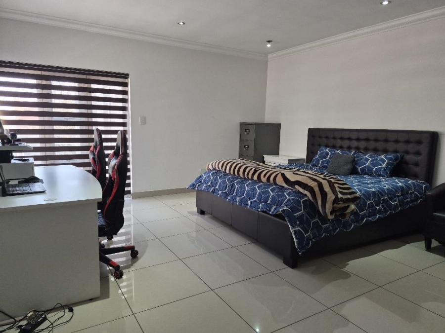 5 Bedroom Property for Sale in Parkhaven Gauteng