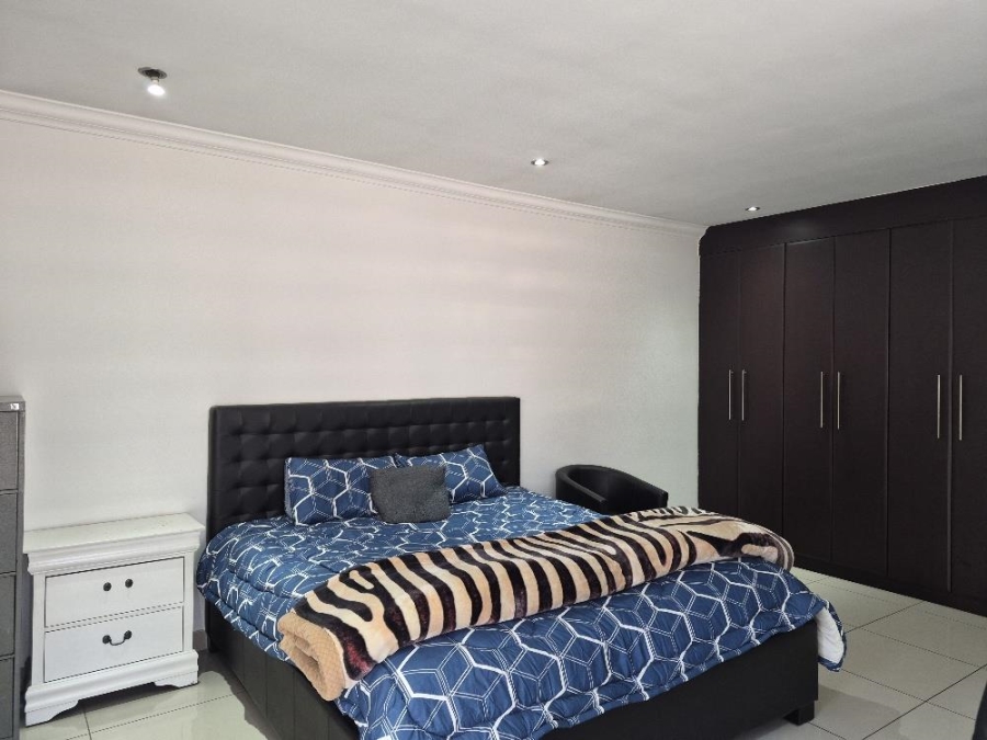 5 Bedroom Property for Sale in Parkhaven Gauteng