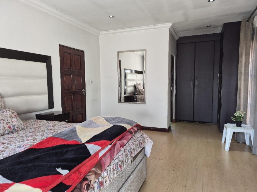 5 Bedroom Property for Sale in Parkhaven Gauteng