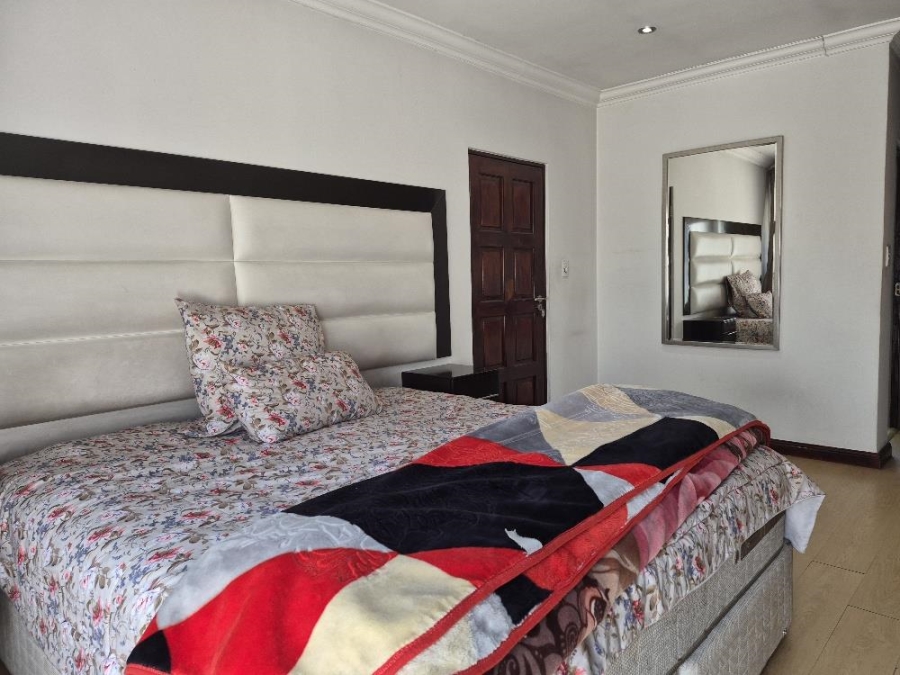 5 Bedroom Property for Sale in Parkhaven Gauteng