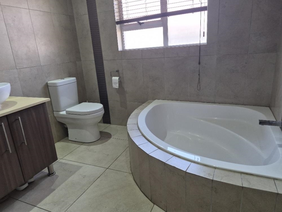 5 Bedroom Property for Sale in Parkhaven Gauteng