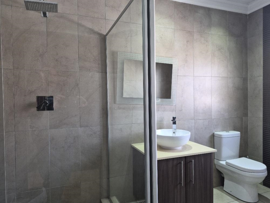 5 Bedroom Property for Sale in Parkhaven Gauteng