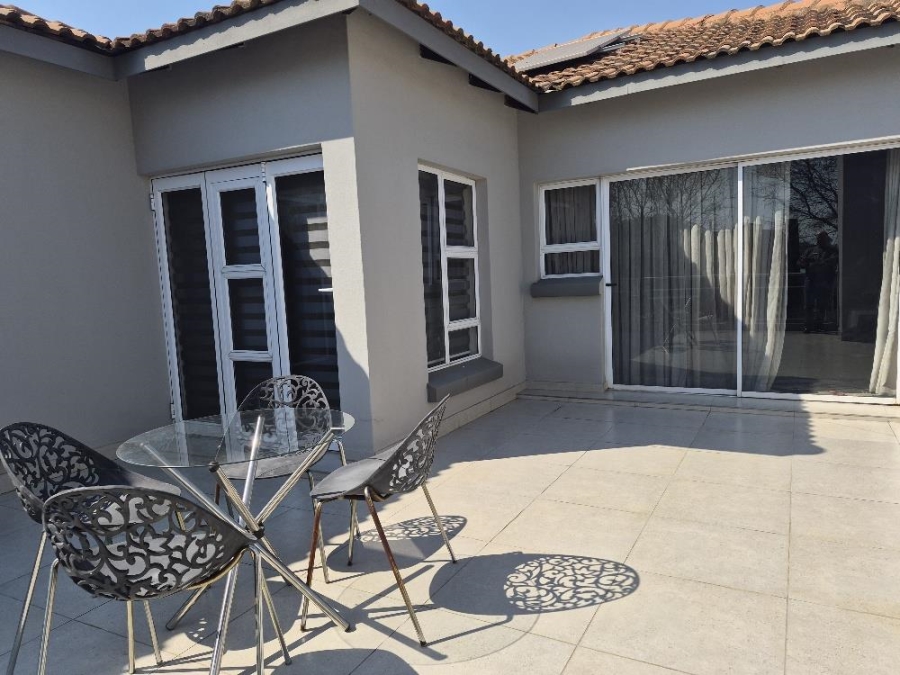 5 Bedroom Property for Sale in Parkhaven Gauteng