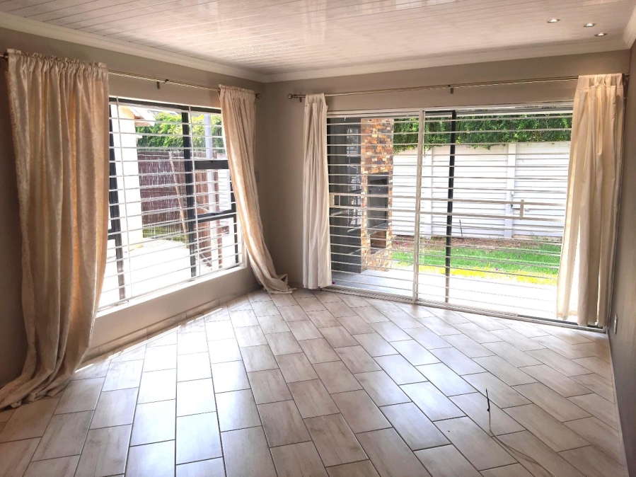 To Let 2 Bedroom Property for Rent in Randpark Ext 2 Gauteng