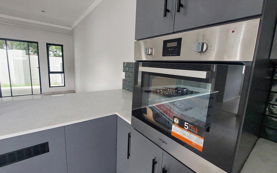 To Let 2 Bedroom Property for Rent in Bryanston Gauteng