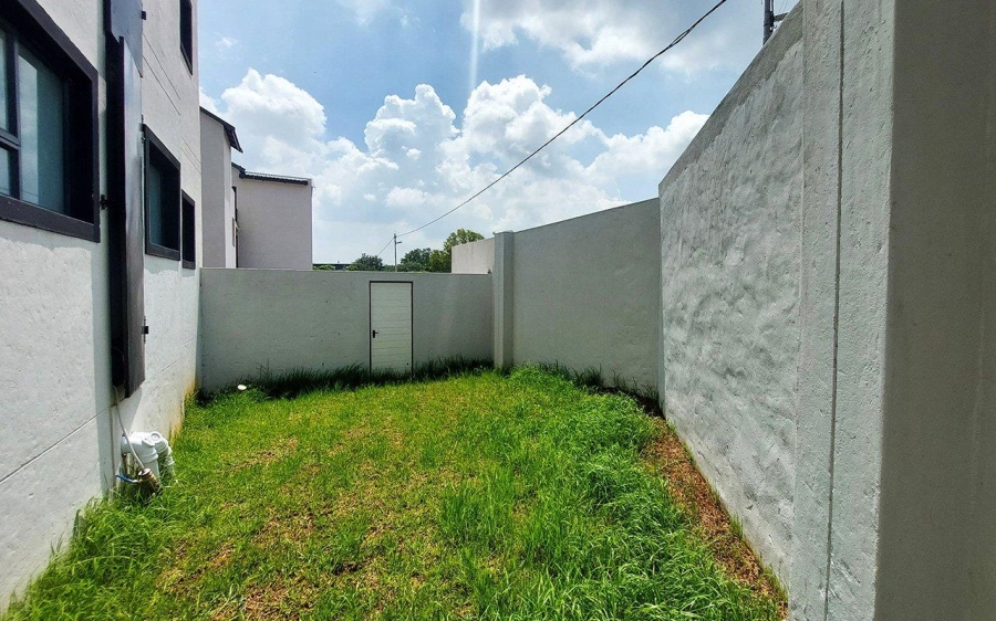 To Let 2 Bedroom Property for Rent in Bryanston Gauteng