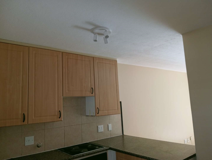 To Let 2 Bedroom Property for Rent in Die Hoewes Gauteng