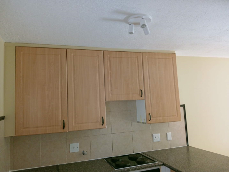 To Let 2 Bedroom Property for Rent in Die Hoewes Gauteng
