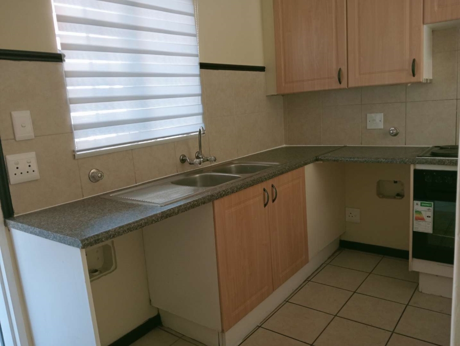 To Let 2 Bedroom Property for Rent in Die Hoewes Gauteng